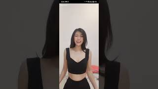 Download lagu Theresia Rocking Her Ebot Makes You Crazy on Bigo Live. mp3