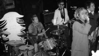 Foxboro Hot Tubs 27th Ave Shuffle lyrics