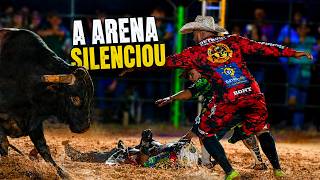 A arena SILENCIOU quando o peão CAIU do touro 