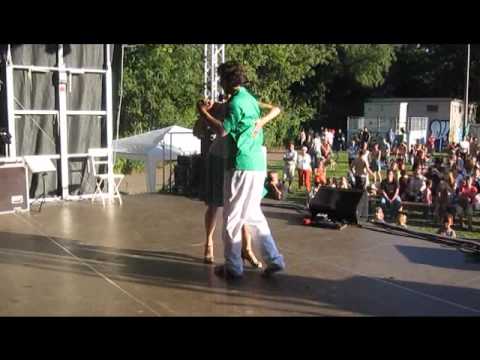 Stefan OK y Almut bailan Fresedo - Buscandote @ Fontänenfest Halle 2012