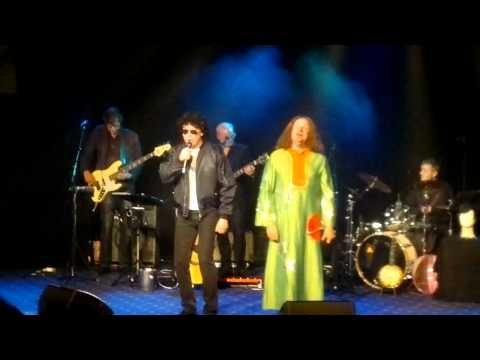 Videoclip de Stäng av mobilen (Live) — Magnus Uggla