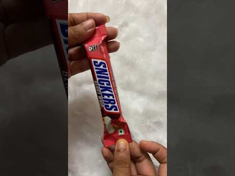 #snickers #strawberry #unwrapping #chocolate #asmr #relaxing #youtubeshorts #shortfeed #shortvideo