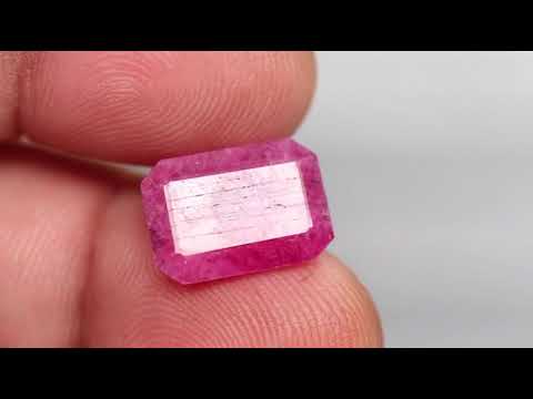 Natuurlijk Robijn Emerald Kleur Paarsachtig roze 8,69 ct.