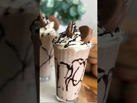 Chocolate shake Subscribe for more videos #youtubeshorts #foodmedia #yummy #tasty #delicious #yum