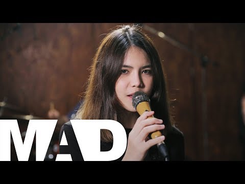 [MAD] กอด - Clash (Cover) | Beam Monthicha​ Video