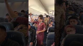 Download lagu Pramugari Cantik Lion Air lagi Bertugas dalam Pesawat 🥰🥰💪💪 mp3