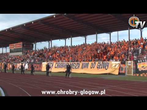Doping kibiców Chrobrego podczas meczu z Górnikiem Wałbrzych