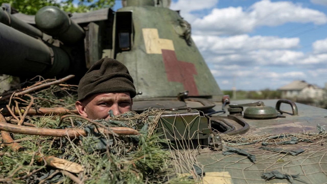 "THE SITUATION IS DIRE!" RUSSIAN BLOGGERS ERUPT AS PUTIN'S SOLDIERS SURRENDER EN MASSE NEAR LYMAN