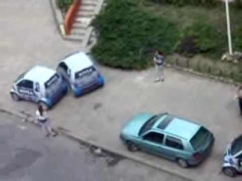 Kobieta parkuje smarka