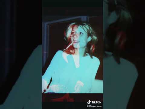 Famous people who smoke TikTok: 90superstore