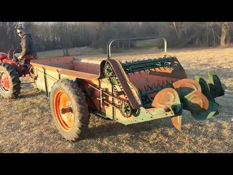 New Idea 12a manure spreader