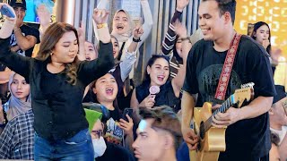 Download lagu Meriah Suasana Memang Tak Rilek Penonton Dari Indonesia | Bila Bob Bawak lagu Band Dari Seberang' mp3 Download lagu Meriah Suasana Memang Tak Rilek Penonton Dari Indonesia | Bila Bob Bawak lagu Band Dari Seberang' mp3