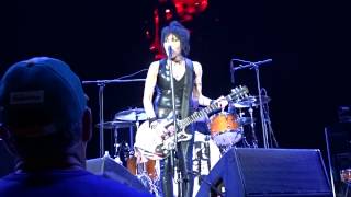 Joan Jett & The Blackhearts - Love is Pain, American Airlines Arena, Miami -  4-17-2015