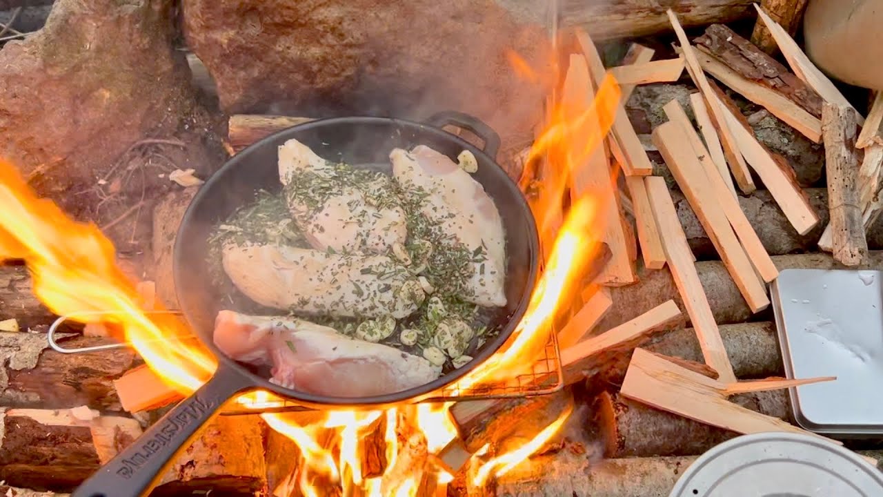 森のキャンプ飯：ローズマリー香るクリームチキン