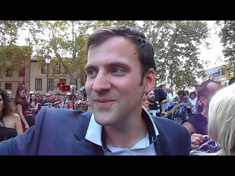 La parade du président Emmanuel Micron en marche vers les Abattoirs de Toulouse (2017) de G. Courant