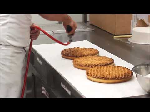Vlaai bakken bakkerij Voncken kersen Hof v Ulvend