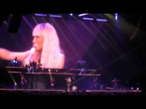 Nicki Minaj - Starships (Live in Amsterdam Ziggo Dome) 19-3-2015