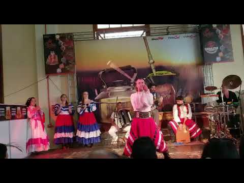 Dança com boleadeiras é tradição na MinasTchê