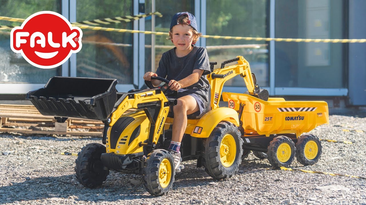 FALK – Šliapací traktor Komatsu s bagrom a maxi vlečkou