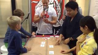 Karuta Club München spielt Ogoola Karuta Deutsch mit deutsche Kindern!