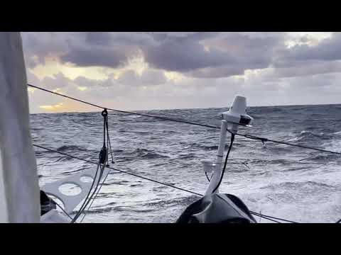 Day 30 - 17:00 - Surfing the Southern Ocean waves