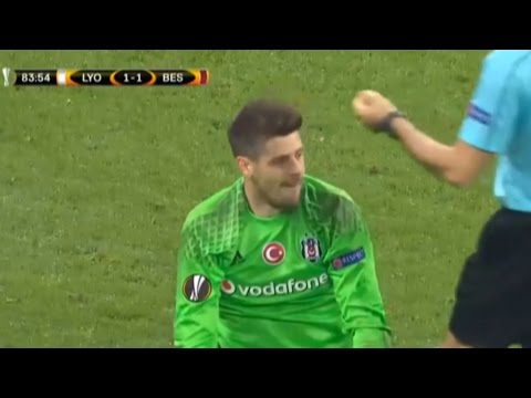 STUPID MISTAKE FROM BESIKTAS KEEPER