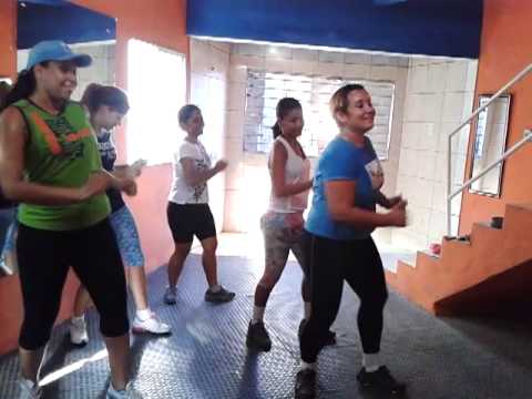 Dançando  na academia