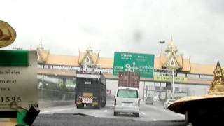 preview picture of video 'Trip on Minibus from a Bus station in Bangkok to a Bus stop in Pattaya, Thailand'