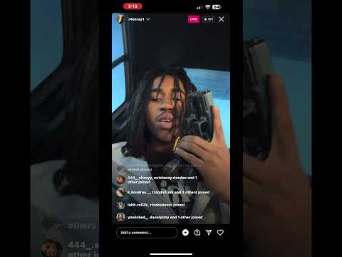 Badkid tray riding around with 2 glocks lurking 👀 for his opps🤦🏽‍♂️