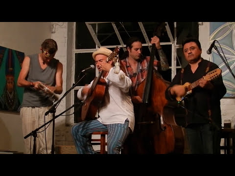 Fredy Velasquez Tomando un poquito De Yage - MAMBE