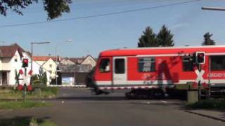 preview picture of video 'BÜ Saasen mit BR 628'