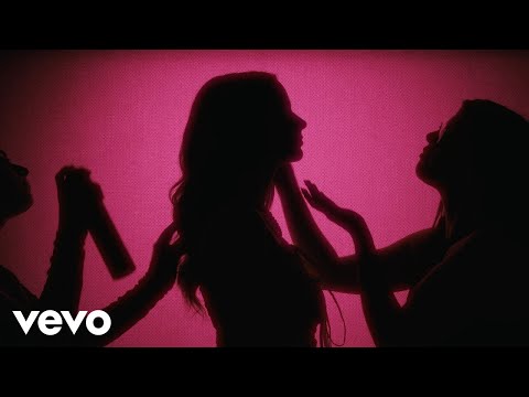 Julia Meladin - Mit verbundenen Händen (Offizielles Video)