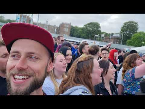 Slam dunk 2023 (Leeds) - Crowd participation at its finest #teenagedirtbag