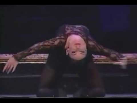 Ruthie Henshall as Roxie Hart in Chicago singing 'Roxie'
