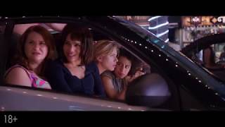 Пять подруг по колледжу вновь встречаются десять лет спустя. Они решают вместе отправиться на выходные в Майами, чтобы устроить там самый отвязный девичник. 

В разгар веселья они вызывают стриптизера и по нелепой случайности убивают