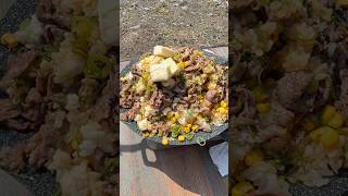 外で食べるガーリックライス