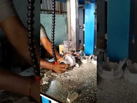 ACCUCUT Metal Cutting Vertical Bandsaw Machine