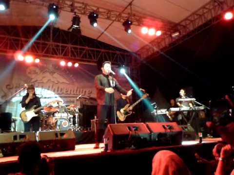 TULUS @Lombok 07062015 - Sepatu
