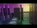Sei Nel Bagno Di Una Discoteca Italiana All Inizio Del Nuovo Millennio