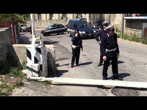 La sbarra del passaggio a livello cade due volte #Brindisi