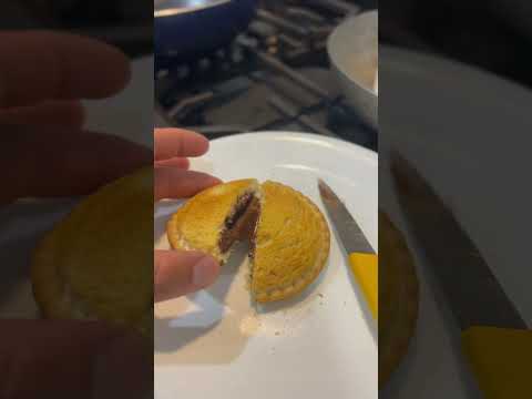 Smuckers Uncrustables Chocolate Hazelnut Review #foodie #sweettooth