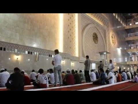 Nëse vijmë në xhami dhe gjejmë besimtarë që po falen, a duhet të vazhdojmë faljen me ta apo vetëm?