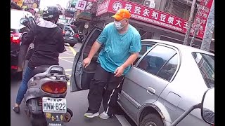 你車子不用看人喔？喔我看到了並且會送你紅包