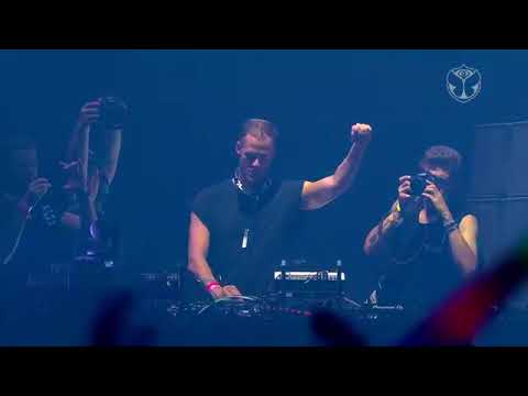 Adam Beyer plays unreleased 2pole demo @ Tomorrowland 2018 / Pryda stage