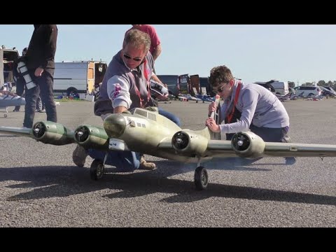 2 X B-17 FLYING FORTRESSES - GLOW MOTORS & ELECTRIC - PERRY & JAMES - TIBENHAM B OF B TRIBUTE - 2020