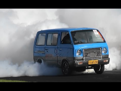 TOASTR RUSSO PERFORMANCE V8 VAN BURNOUT AT BRASHERNATS SYDNEY 2016