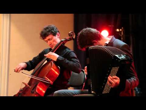 CONCERT BOURG ARTS ET VINS VINCENT PEIRANI ACCORDEON ET FRANCOIS SALQUE VIOLONCELLE