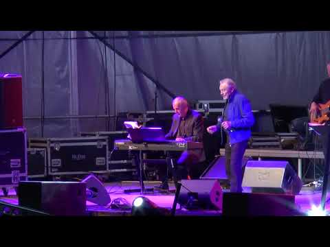 Karel Gott - Ráno jedu dál (live) Legendy festival 2018