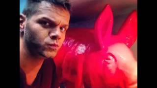 Keen'v Contre son corps