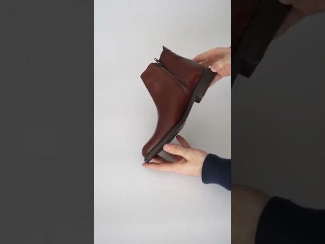 Vídeo relacionado con shoes&blues.es 97480 Bota Alta de Cana Media Diseno Llamativo. Punta y Tacon Fino. Cierre de Cremallera. Ideal para Mujer Temporada Otono Invierno. Negro Talla 39